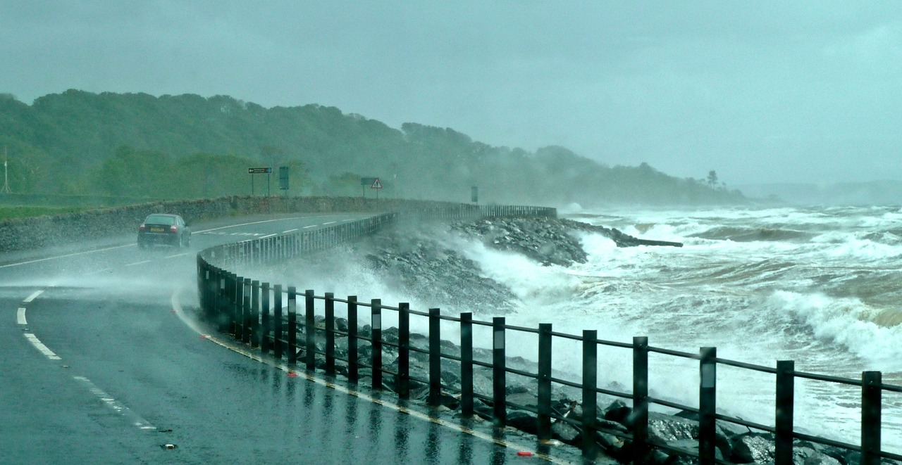 来论｜风狂雨骤掀不翻大海