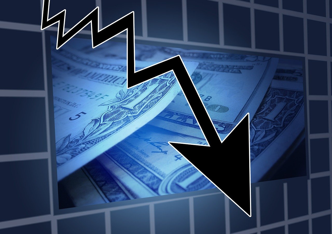 中期收入同比增加4.53% 阿里巴巴跌超3%