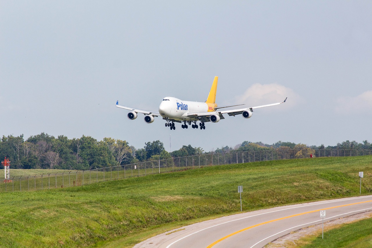 美国西南航空公司飞机在达拉斯起飞前被子弹击中